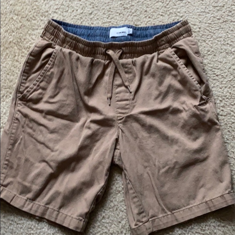 men’s khaki shorts